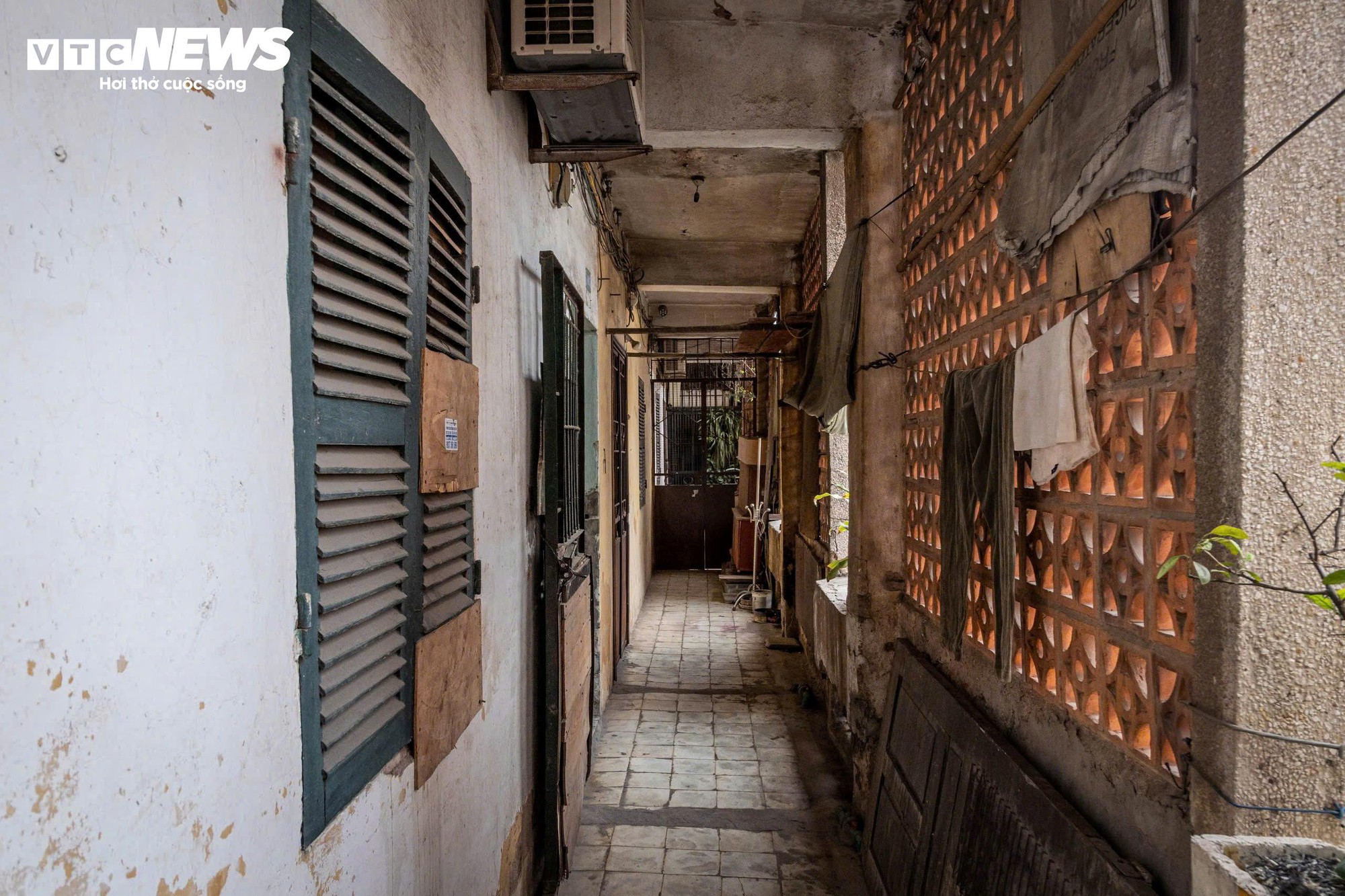 Bên trong những khu tập thể xuống cấp trên ‘đất vàng’ Hà Nội