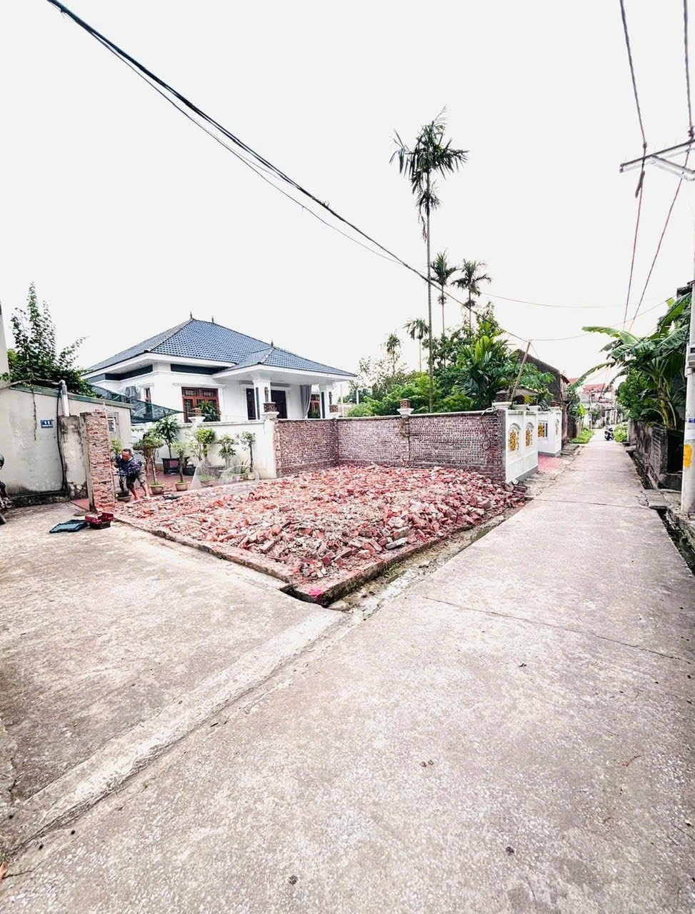 CỰC HIẾM LÔ GÓC ,ĐƯỜNG THÔNG , CÓ THỂ BUÔN BÁN KINH DOANH NHỎ MÀ CHỈ 1,X TỶ. PHÚ XUYÊN