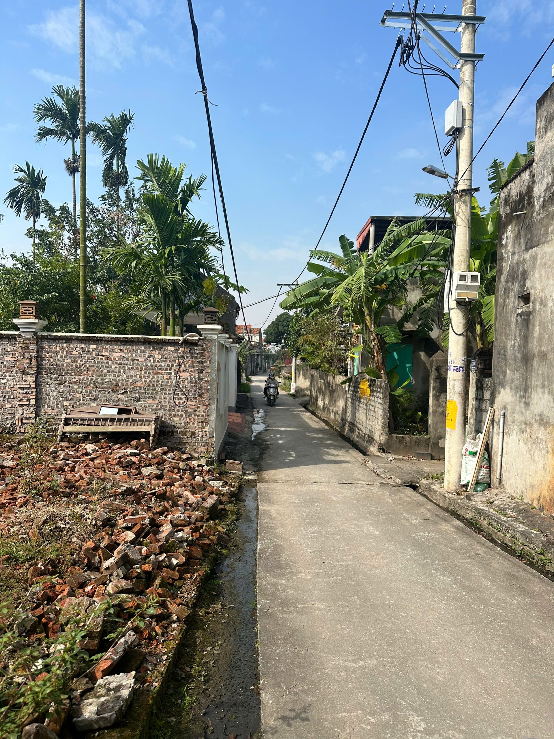 CỰC HIẾM LÔ GÓC ,ĐƯỜNG THÔNG , CÓ THỂ BUÔN BÁN KINH DOANH NHỎ MÀ CHỈ 1,X TỶ. PHÚ XUYÊN - 2