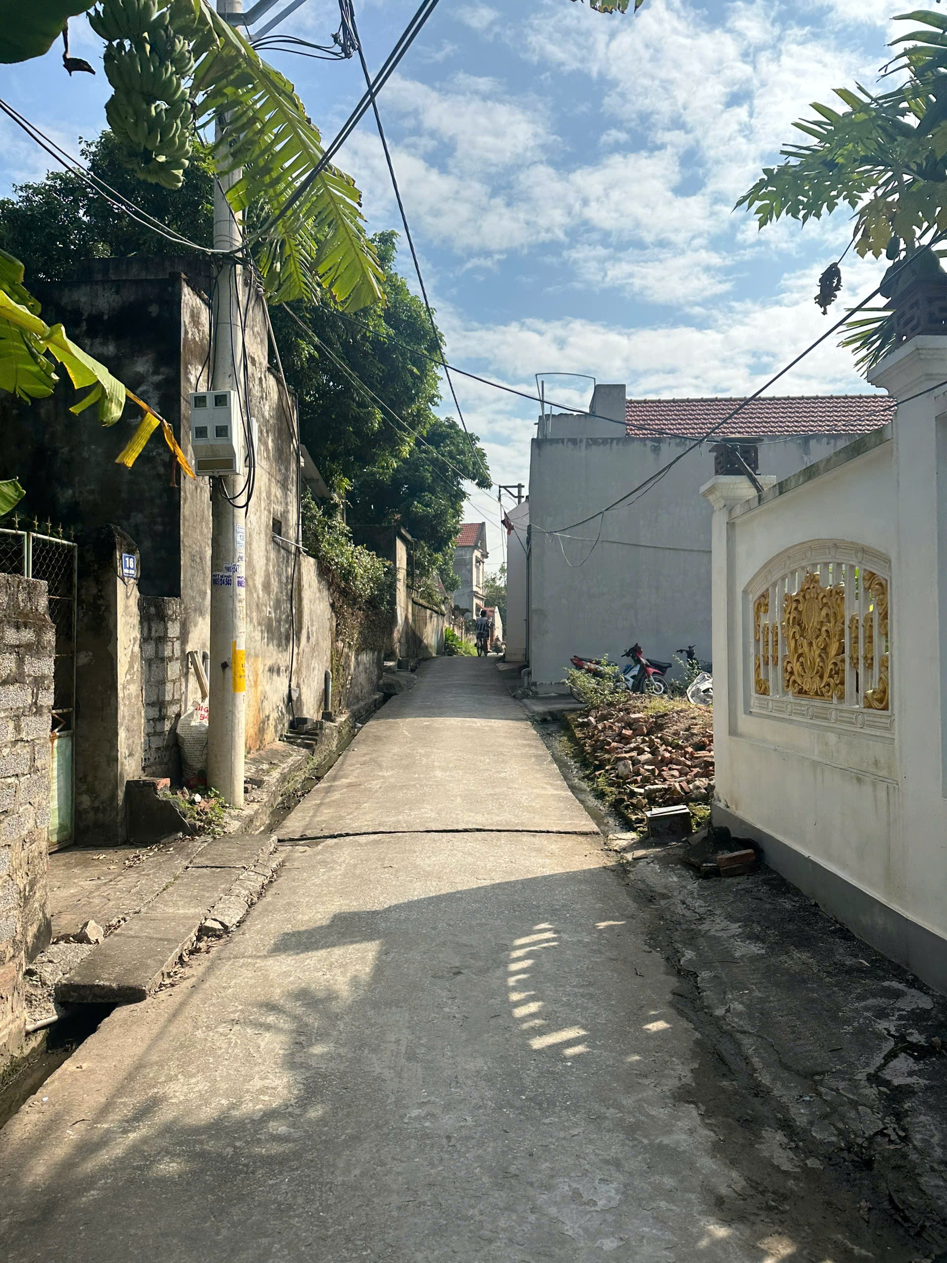 CỰC HIẾM LÔ GÓC ,ĐƯỜNG THÔNG , CÓ THỂ BUÔN BÁN KINH DOANH NHỎ MÀ CHỈ 1,X TỶ. PHÚ XUYÊN - 3