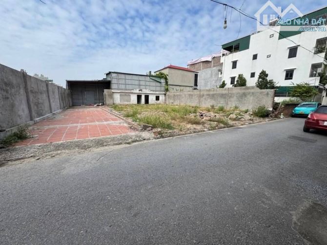 Bán Đất Bát khối Sát Hồ DT.60,8 mt,4m7 Giá 8,3 Tỷ Ngõ Ôtô Tránh Kinh Doanh - 1
