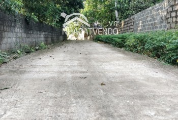 Cách BigC 40km, Bám suối hơn 34m ,lô đất có diện tích 2153m2 trong đó có 400m2 thổ cư