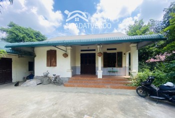 CẦN BÁN GẤP LÔ ĐẤT TẠI TT LƯƠNG SƠN - HÒA BÌNH. - Có diện tích 1600m2 trong đó có 200m2 thổ cư, còn lại là cây lâu năm