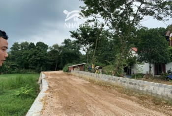 Chỉ cách hà nội 45km, cần bán gấp lô đất với tổng dt 6250m2, trong đó có 130m2 thổ cư và 1200m2 cây lâu năm, còn lại là đất rừng sản xuất.