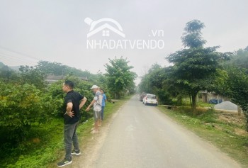 - Diện tích 2,2ha có : 400m thổ cư + 1400m đất vườn còn lại rsx