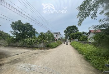 Chủ tách bán lô đất có diện tích 800m2 trong đó có 100m2 thổ cư, còn lại là cây lâu năm