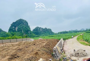 --Chủ tách bán lô đất có diện tích 1100m2 trong đó có 200m2 thổ cư còn lại là đất trồng cây lâu năm thuộc huyện Lương Sơn - Hoà Bình